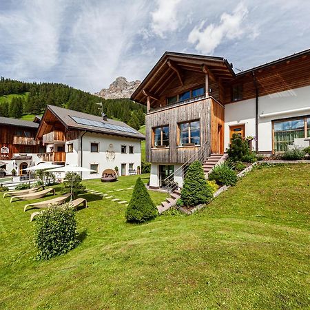 Villa Flora Mountain Lodges San Cassiano  Ngoại thất bức ảnh