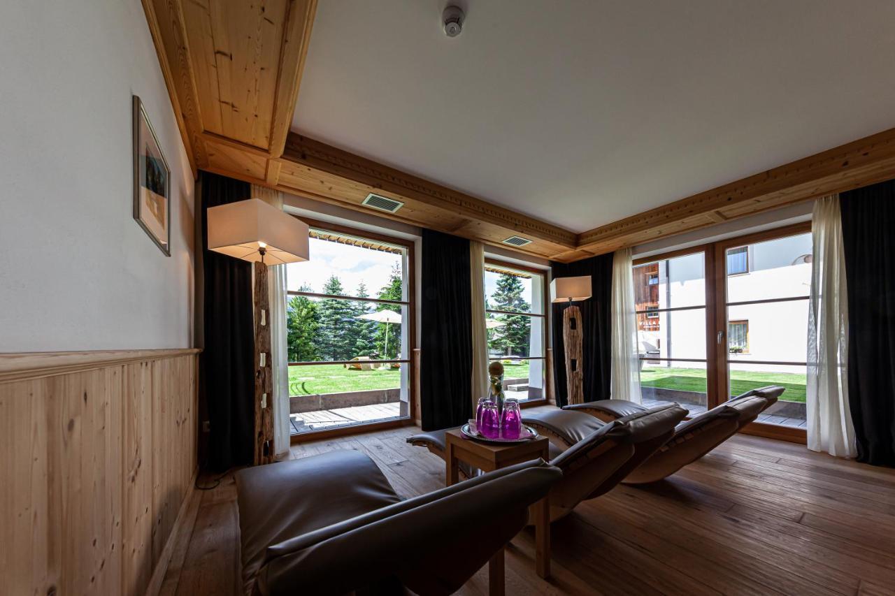 Villa Flora Mountain Lodges San Cassiano  Ngoại thất bức ảnh