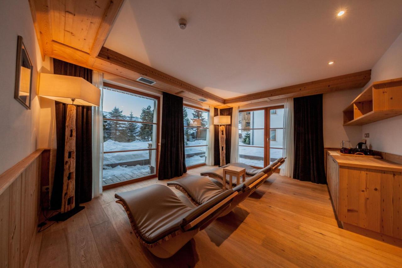 Villa Flora Mountain Lodges San Cassiano  Ngoại thất bức ảnh