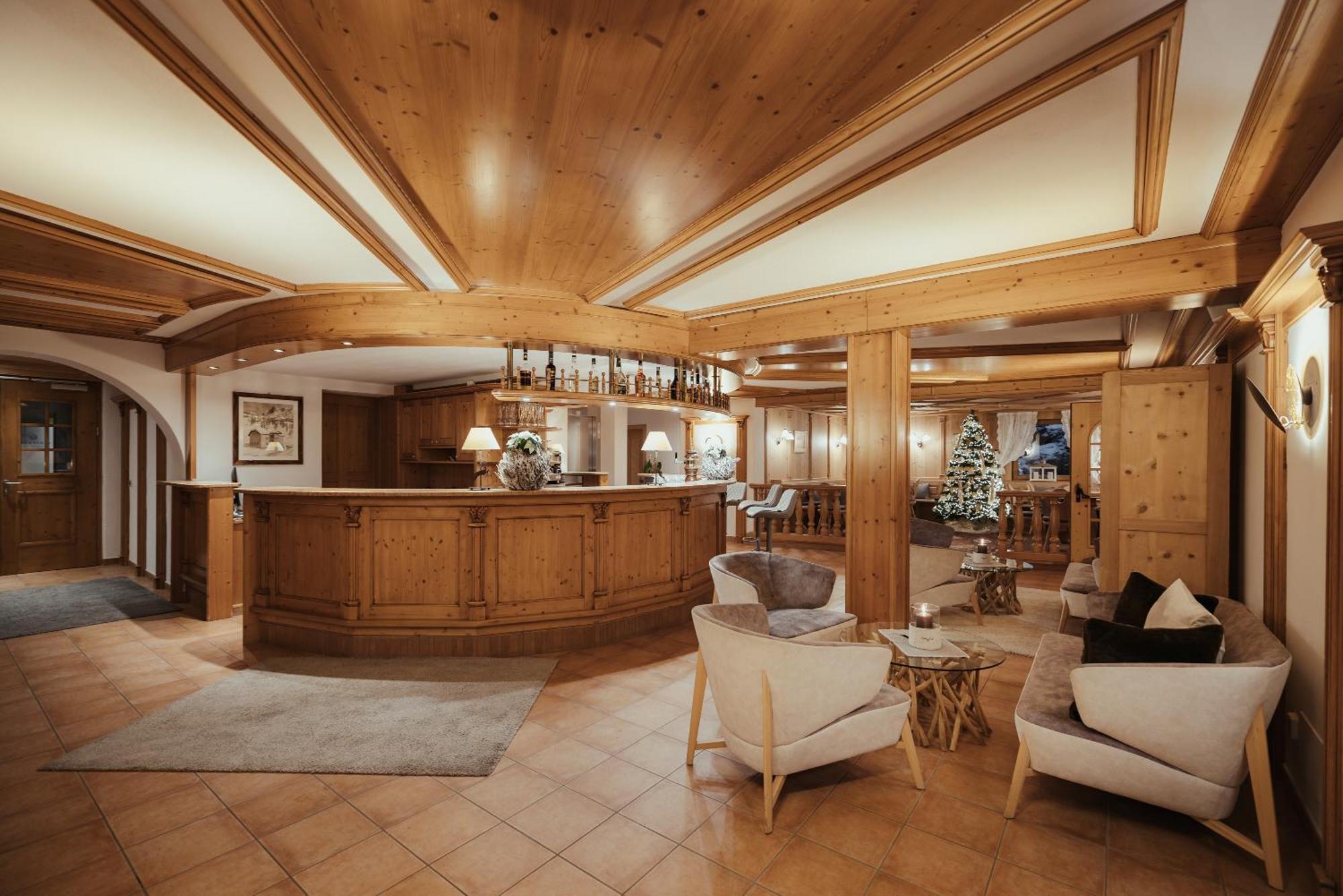 Villa Flora Mountain Lodges San Cassiano  Ngoại thất bức ảnh