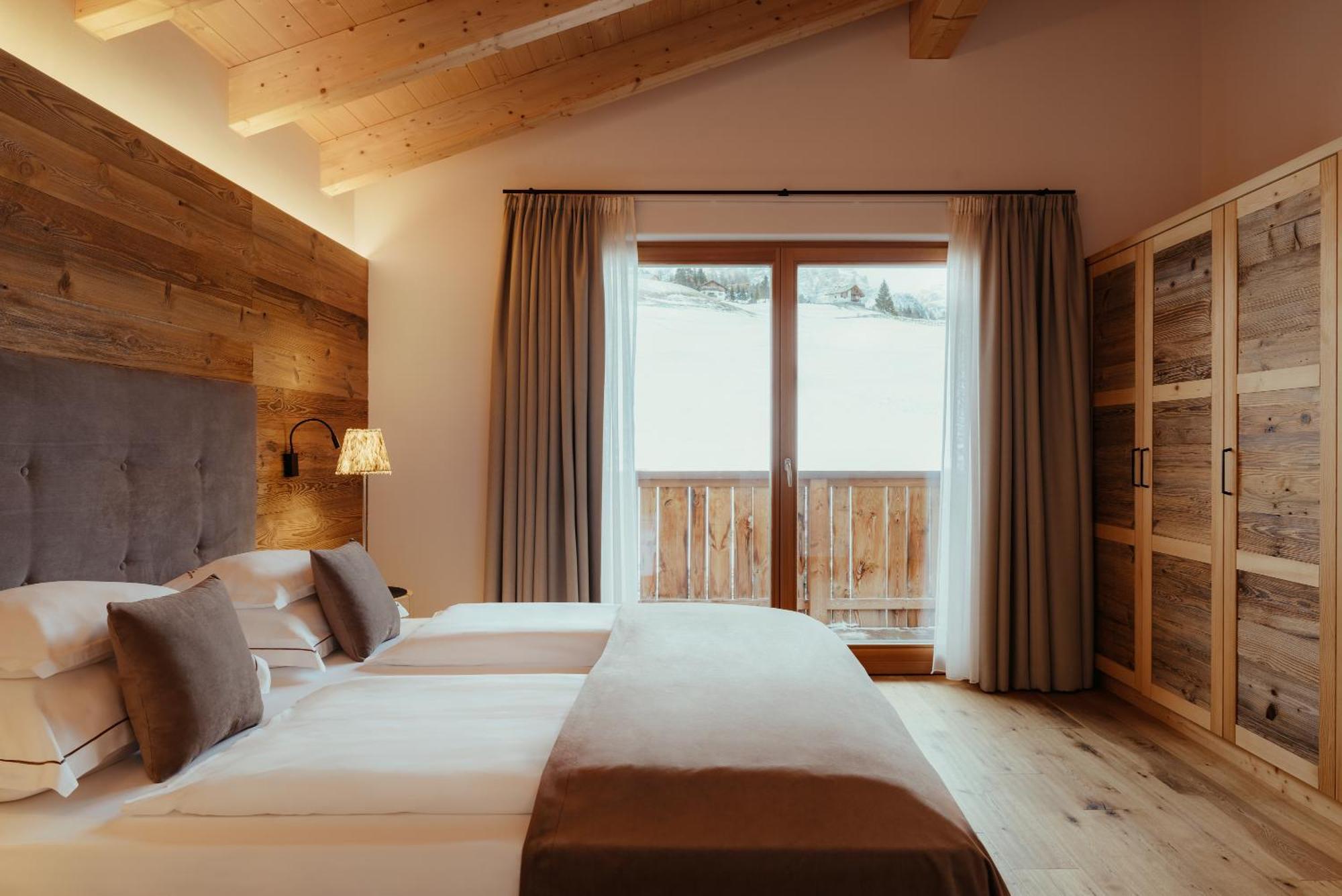 Villa Flora Mountain Lodges San Cassiano  Ngoại thất bức ảnh