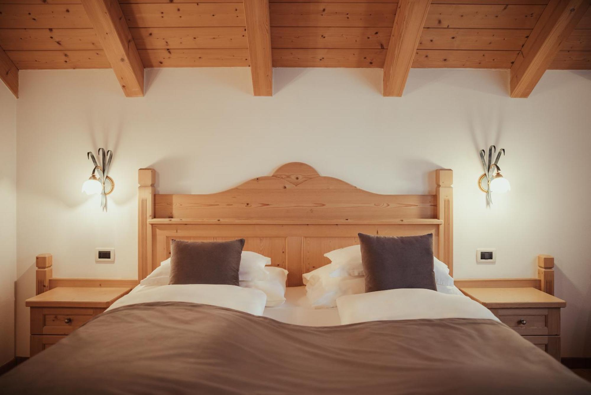 Villa Flora Mountain Lodges San Cassiano  Ngoại thất bức ảnh