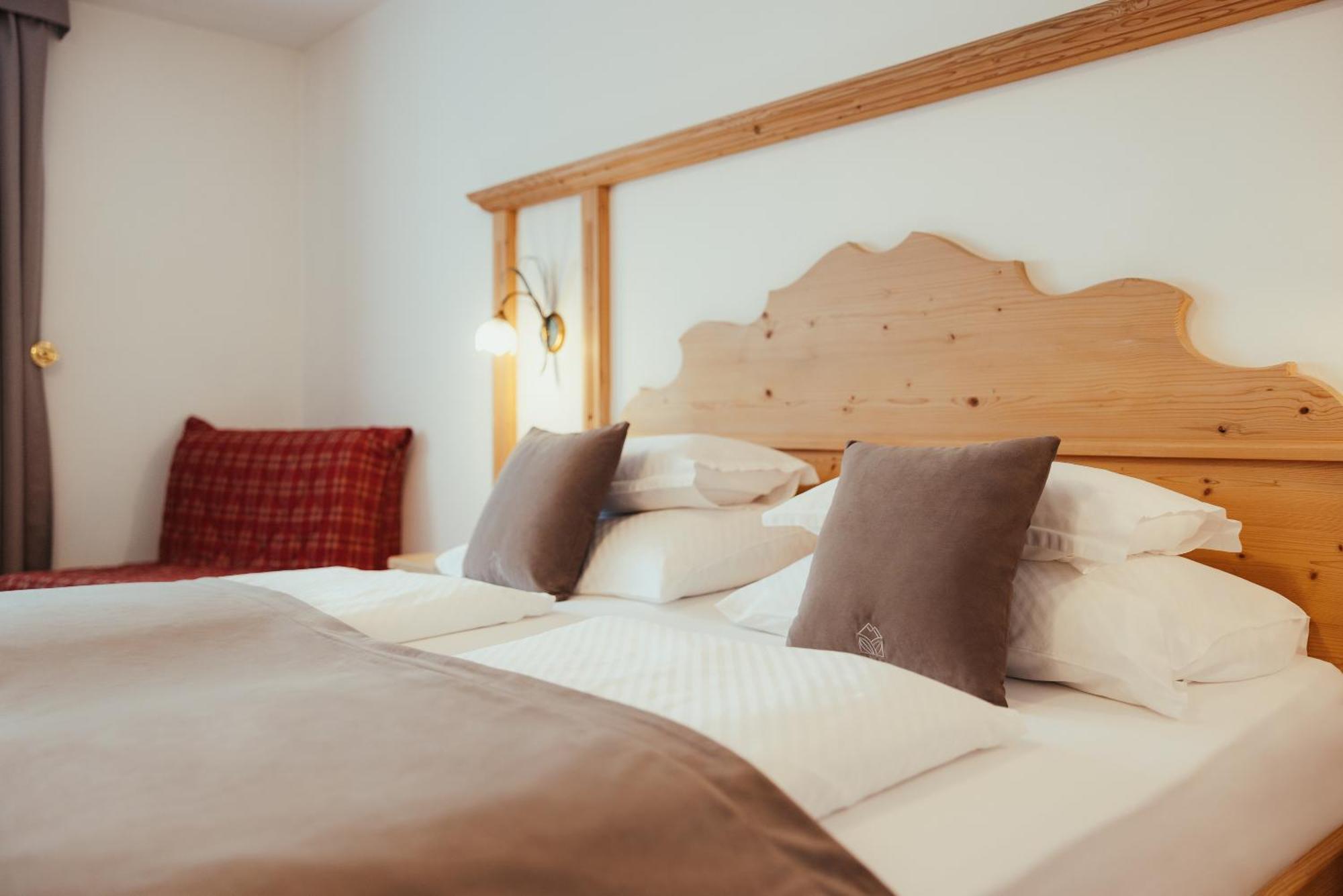 Villa Flora Mountain Lodges San Cassiano  Ngoại thất bức ảnh