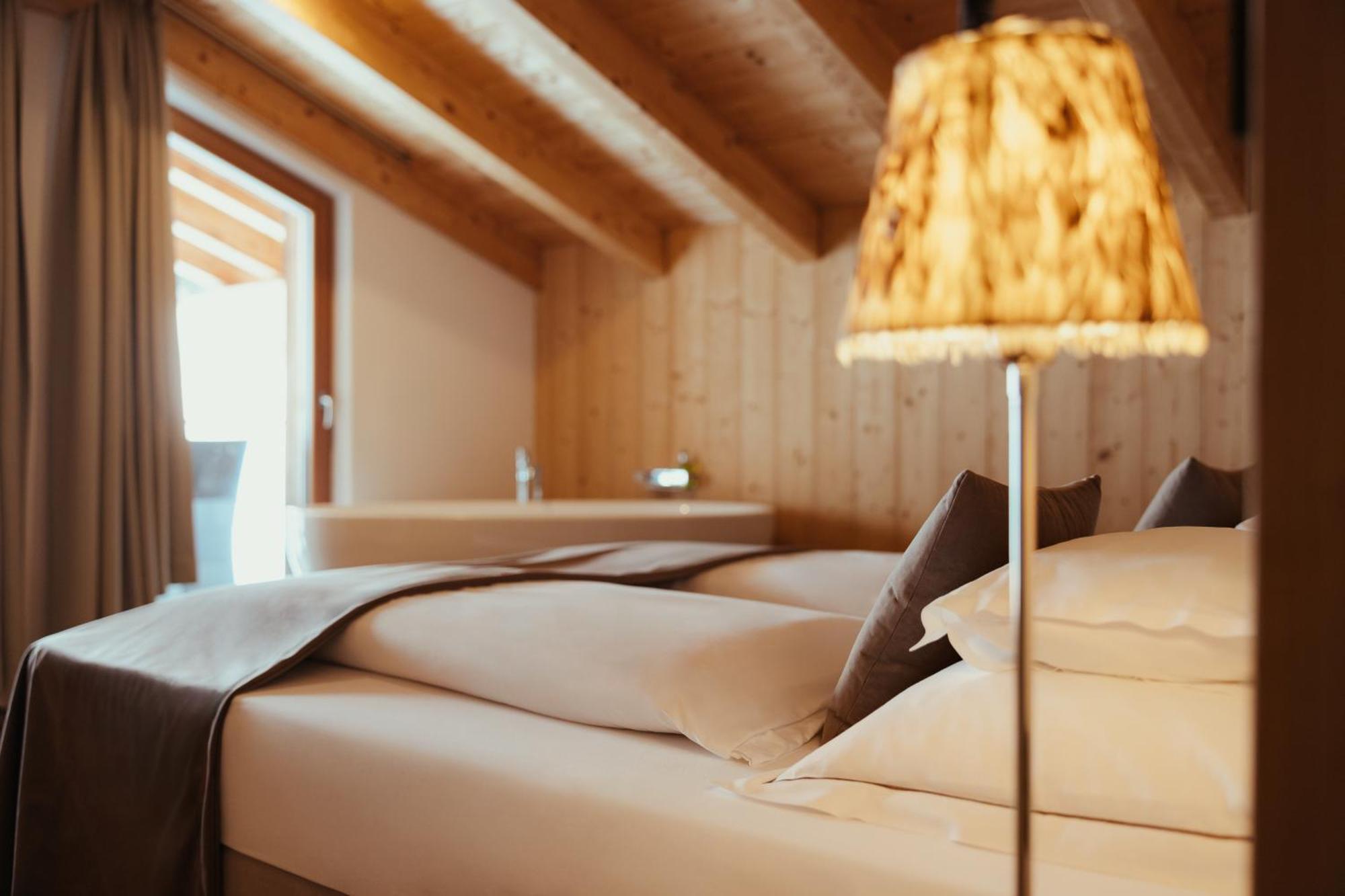 Villa Flora Mountain Lodges San Cassiano  Ngoại thất bức ảnh