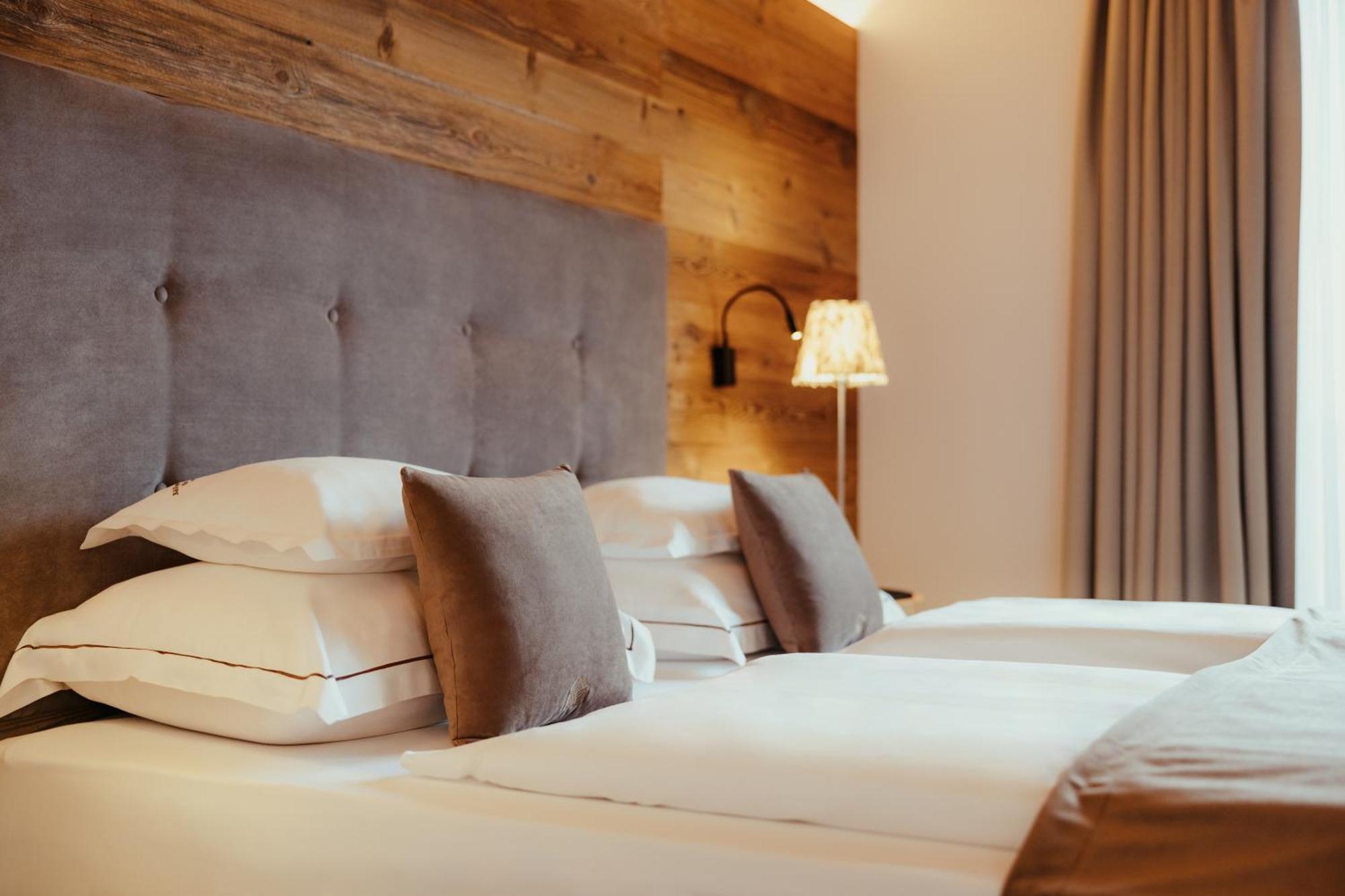 Villa Flora Mountain Lodges San Cassiano  Ngoại thất bức ảnh
