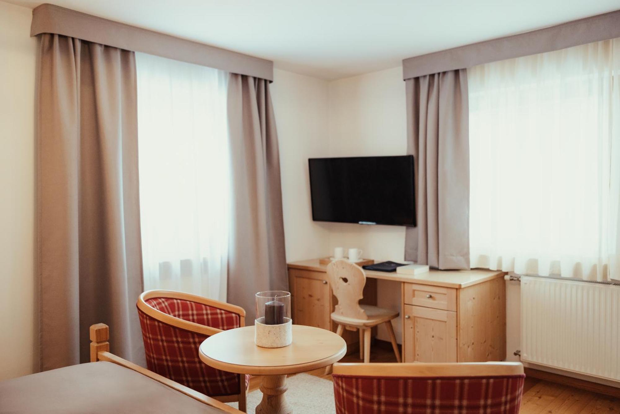 Villa Flora Mountain Lodges San Cassiano  Ngoại thất bức ảnh