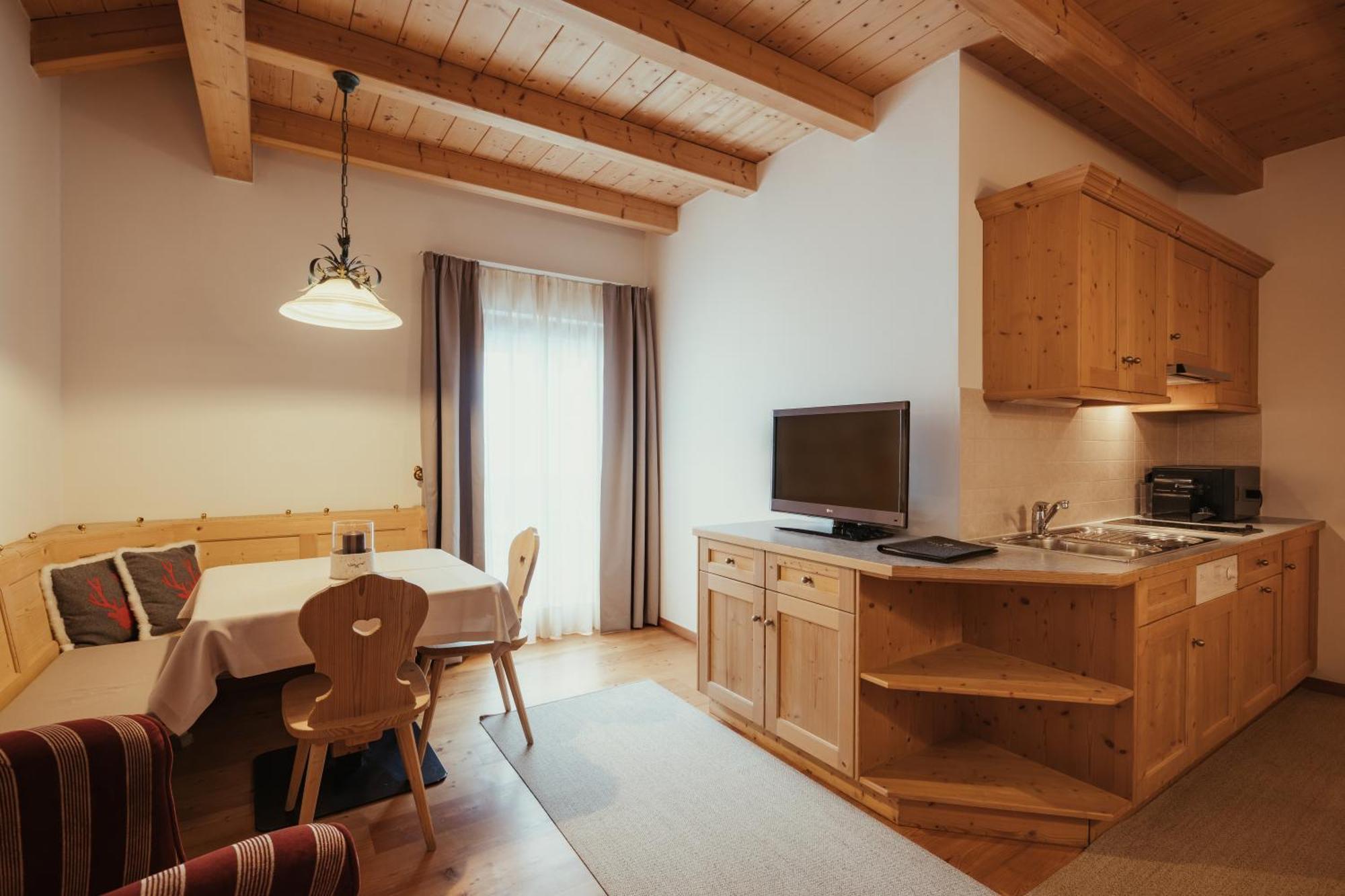 Villa Flora Mountain Lodges San Cassiano  Ngoại thất bức ảnh