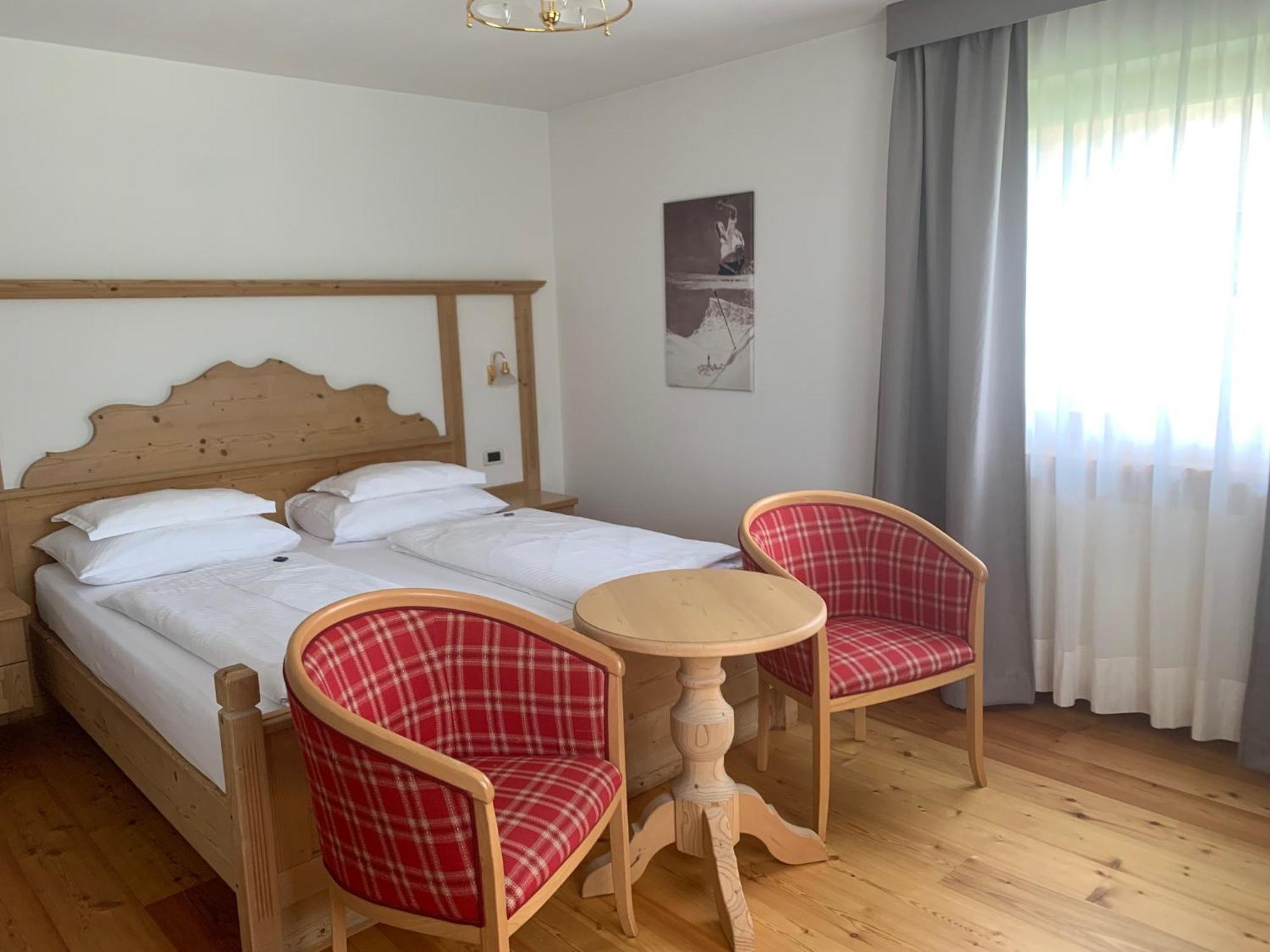 Villa Flora Mountain Lodges San Cassiano  Ngoại thất bức ảnh