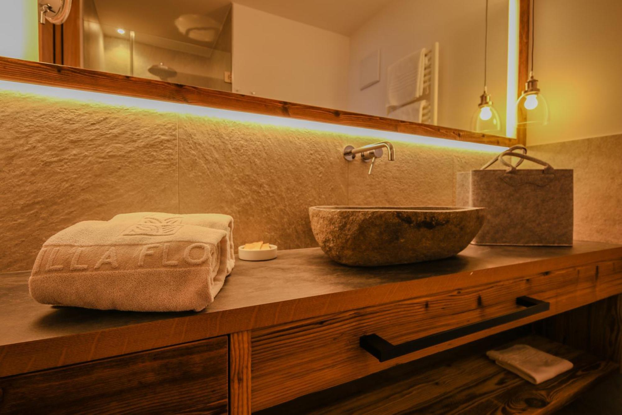 Villa Flora Mountain Lodges San Cassiano  Ngoại thất bức ảnh